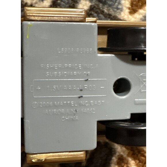 2006 Mattel GeoTrax Fisher-Price Gold Train Set With Cargo Cars - Picture 4 of 4